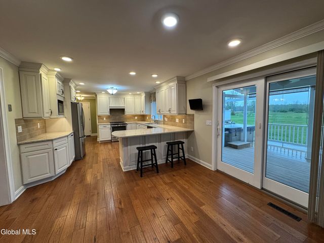199 Ashdown Road, Clifton Park, NY 12019