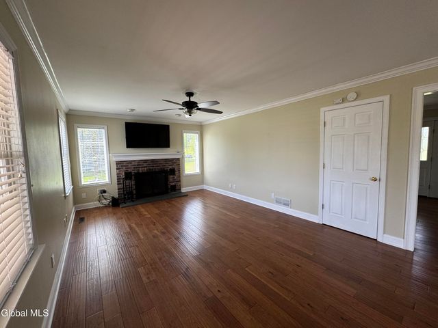 199 Ashdown Road, Clifton Park, NY 12019