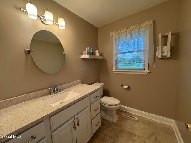 199 Ashdown Road, Clifton Park, NY 12019