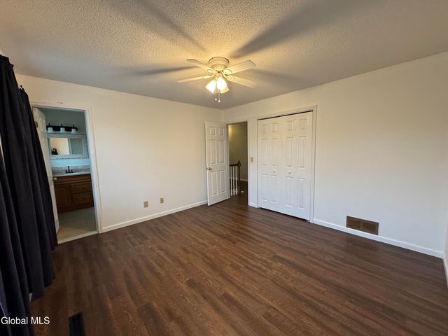 199 Ashdown Road, Clifton Park, NY 12019