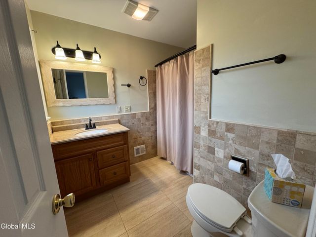 199 Ashdown Road, Clifton Park, NY 12019