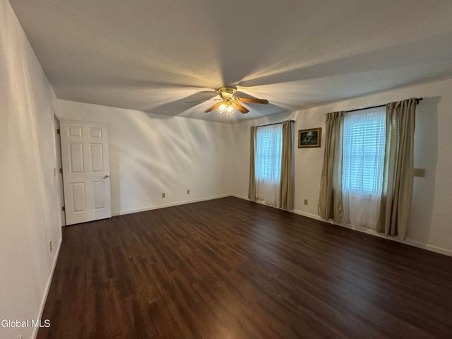 199 Ashdown Road, Clifton Park, NY 12019