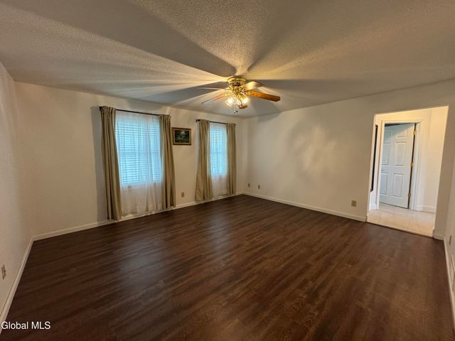 199 Ashdown Road, Clifton Park, NY 12019