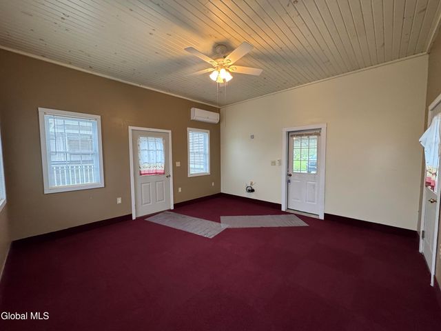 199 Ashdown Road, Clifton Park, NY 12019