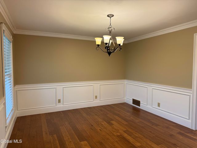 199 Ashdown Road, Clifton Park, NY 12019