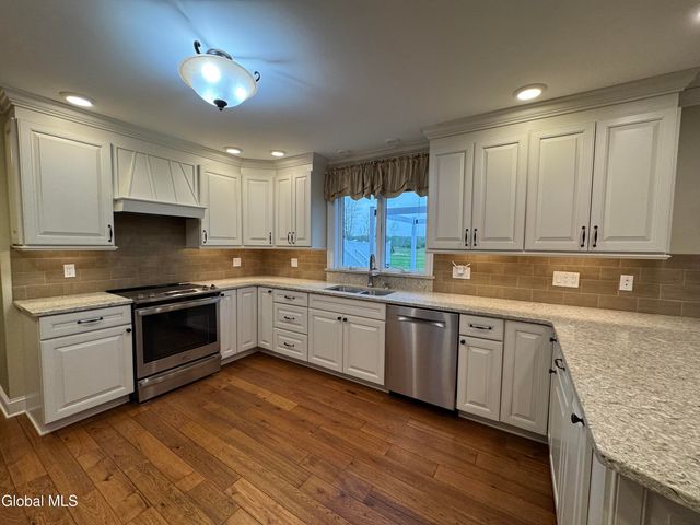 199 Ashdown Road, Clifton Park, NY 12019
