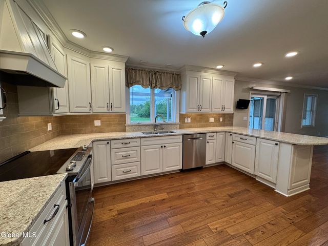 199 Ashdown Road, Clifton Park, NY 12019