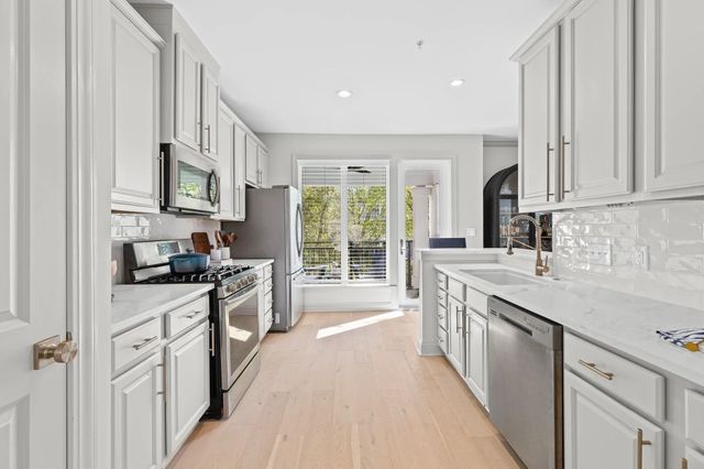 200 River Landing Drive 102e, Daniel Island, SC 29492