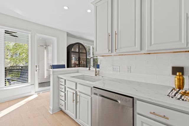 200 River Landing Drive 102e, Daniel Island, SC 29492