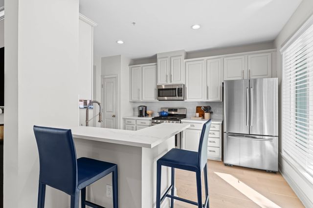 200 River Landing Drive 102e, Daniel Island, SC 29492