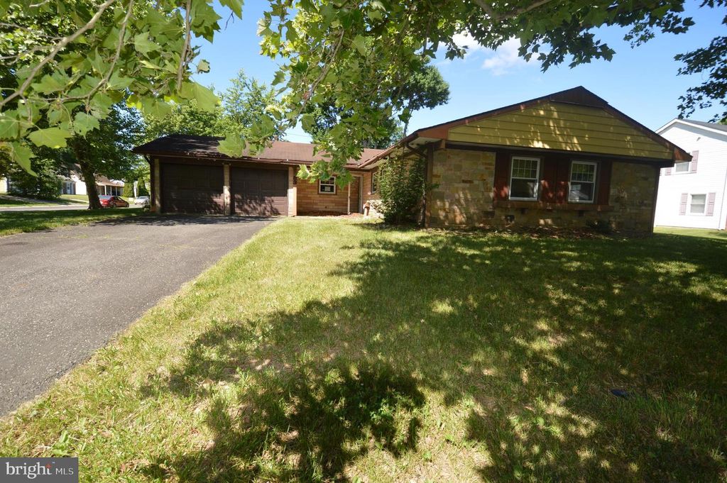 83 EASTBROOK LN, Willingboro, NJ 08046