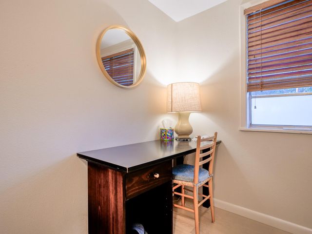 309 S Oak LN, Burnet, TX 78611