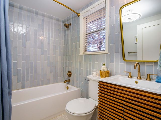 309 S Oak LN, Burnet, TX 78611