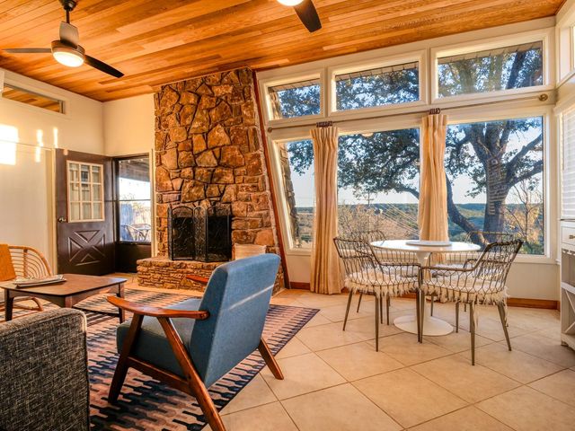 309 S Oak LN, Burnet, TX 78611