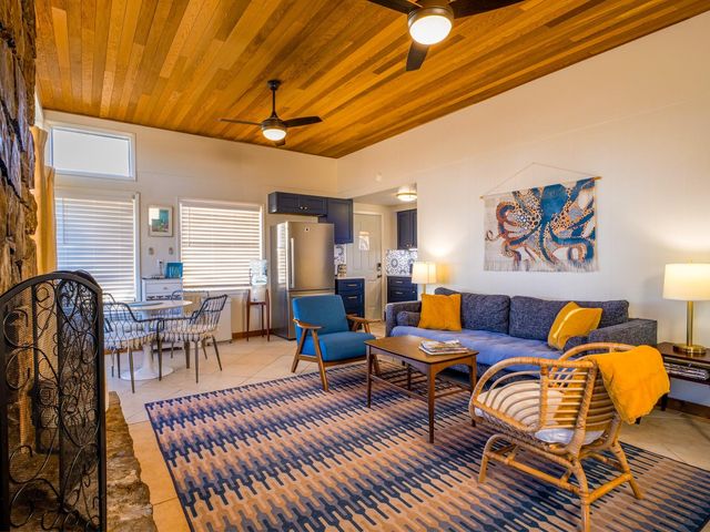 309 S Oak LN, Burnet, TX 78611