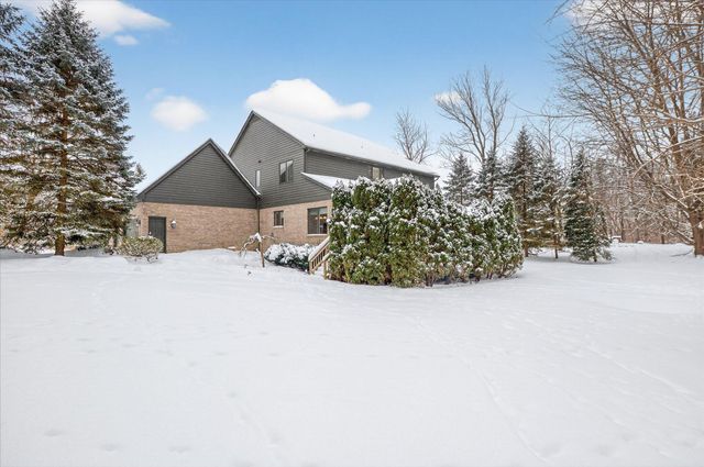 10056 Rosemarie Run, Brighton Twp, MI 48114