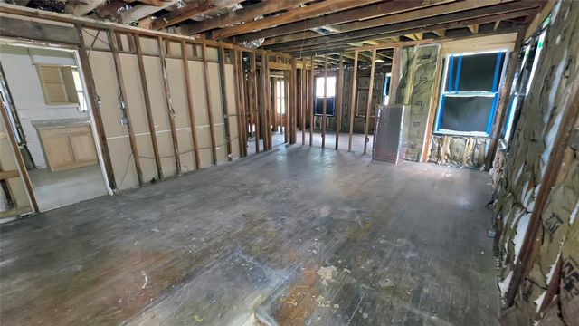 6027 Kenilwood Drive, Houston, TX 77033