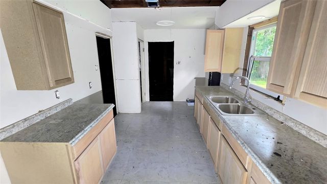 6027 Kenilwood Drive, Houston, TX 77033