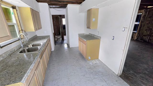 6027 Kenilwood Drive, Houston, TX 77033