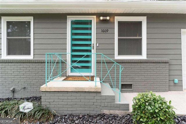 1609 Bridgeport Drive NW, Atlanta, GA 30318