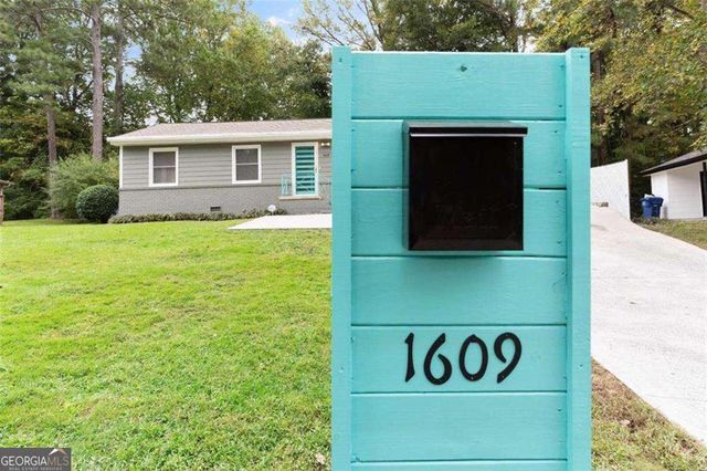 1609 Bridgeport Drive NW, Atlanta, GA 30318