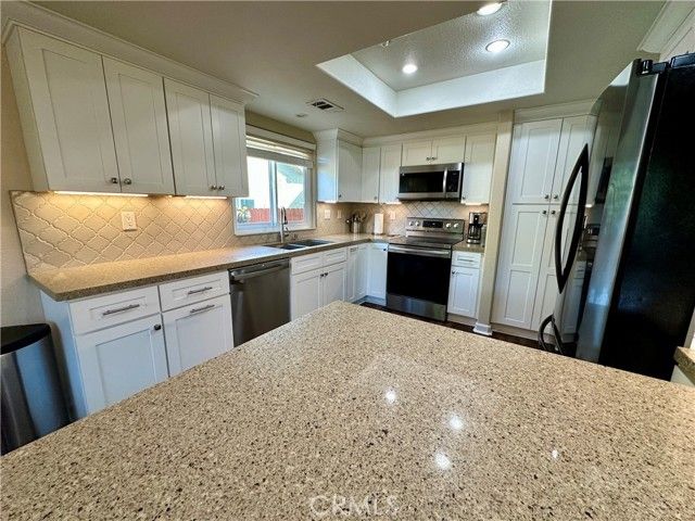 23856 Outrigger, Canyon Lake, CA 92587