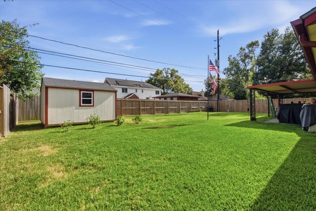 9814 Bayou Woods Drive, Baytown, TX 77521