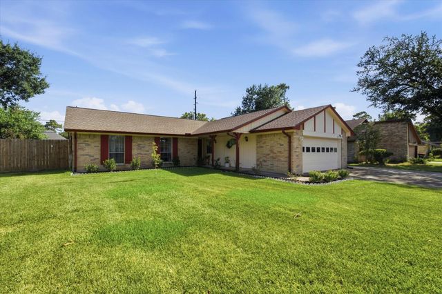 9814 Bayou Woods Drive, Baytown, TX 77521