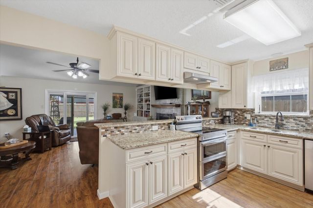 9814 Bayou Woods Drive, Baytown, TX 77521