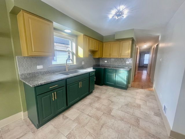 1039 W 103rd Street, Chicago, IL 60643