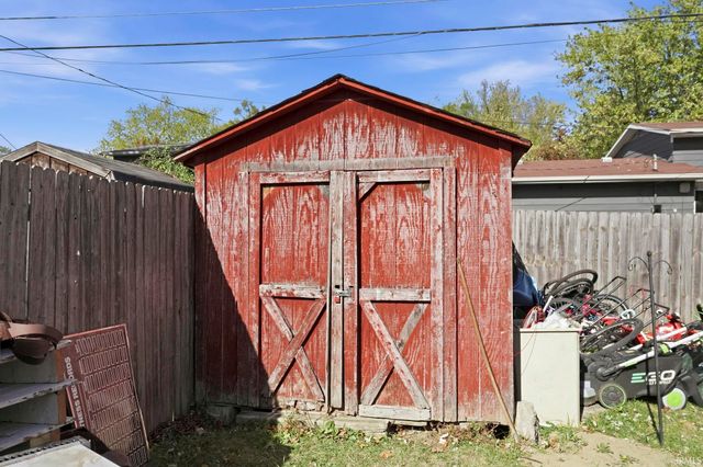 1922 Legoma Drive, Fort Wayne, IN 46819