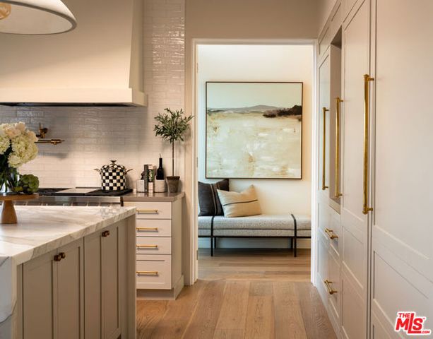 12047 Summit Circle, Beverly Hills, CA 90210