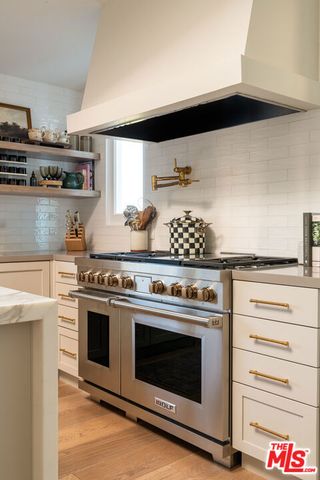 12047 Summit Circle, Beverly Hills, CA 90210