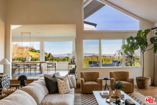 12047 Summit Circle, Beverly Hills, CA 90210