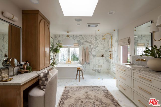 12047 Summit Circle, Beverly Hills, CA 90210