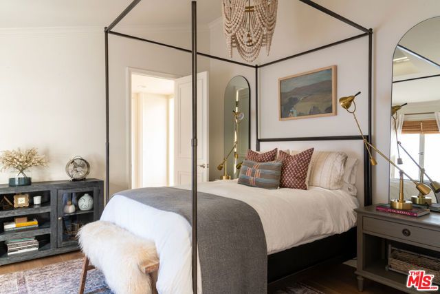 12047 Summit Circle, Beverly Hills, CA 90210