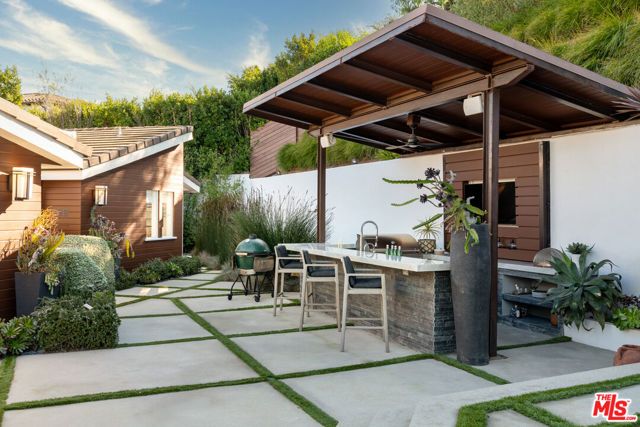 12047 Summit Circle, Beverly Hills, CA 90210
