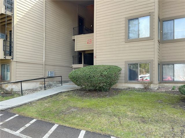 228 Watertree Drive, Dewitt, NY 13057