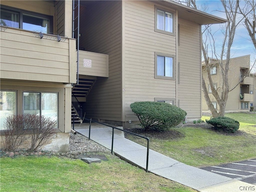 228 Watertree Drive, Dewitt, NY 13057