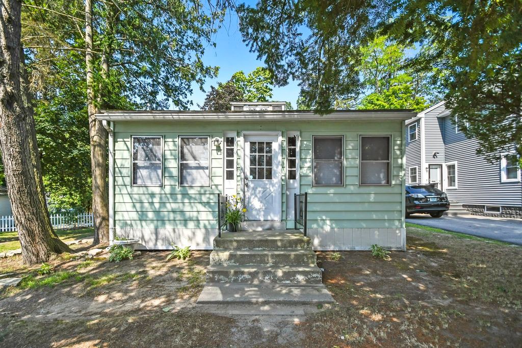 98 Derry Street, Hudson, NH 03051
