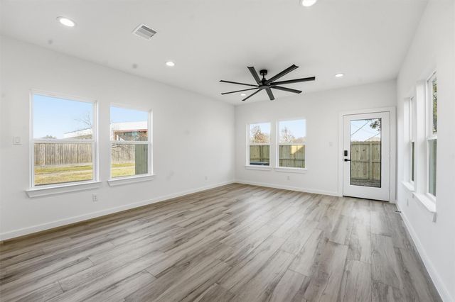 530 N 4th Street, La Porte, TX 77571