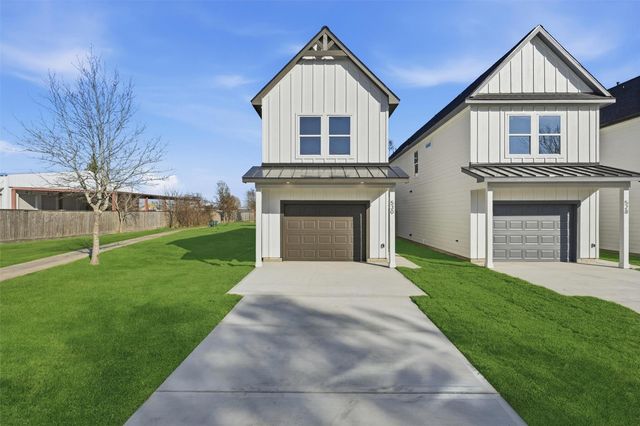 530 N 4th Street, La Porte, TX 77571
