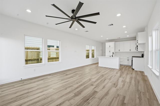 530 N 4th Street, La Porte, TX 77571
