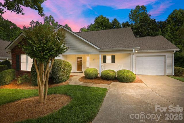 228 Oak Village Parkway, Mooresville, NC 28117