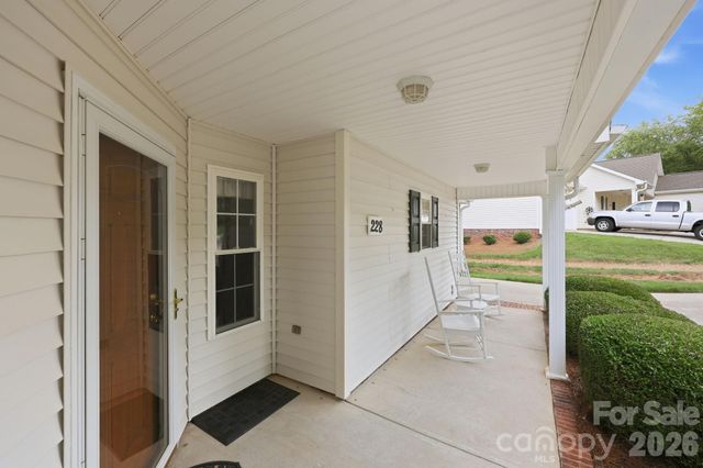 228 Oak Village Parkway, Mooresville, NC 28117