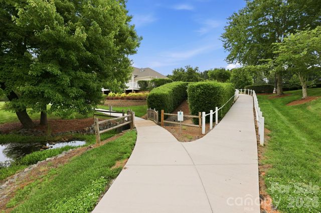 228 Oak Village Parkway, Mooresville, NC 28117