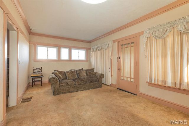 2753 Hillcrest Avenue, Alton, IL 62002