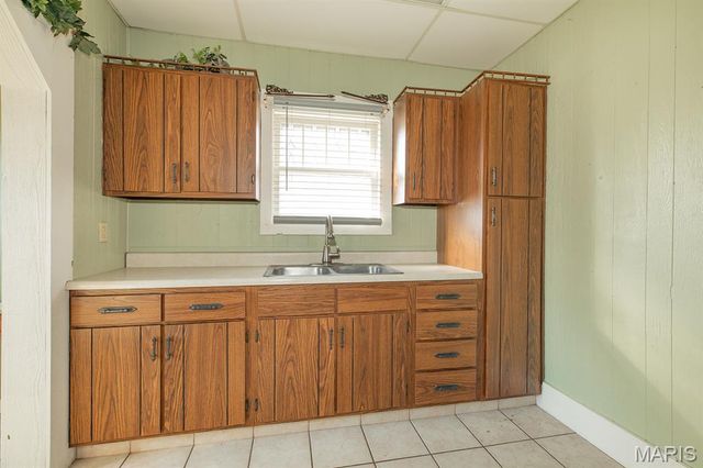 2753 Hillcrest Avenue, Alton, IL 62002