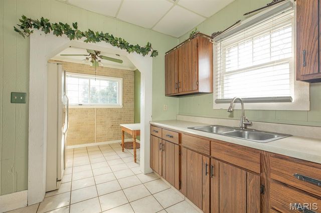 2753 Hillcrest Avenue, Alton, IL 62002