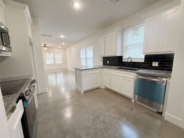 1905 S Lamar, Denison, TX 75021